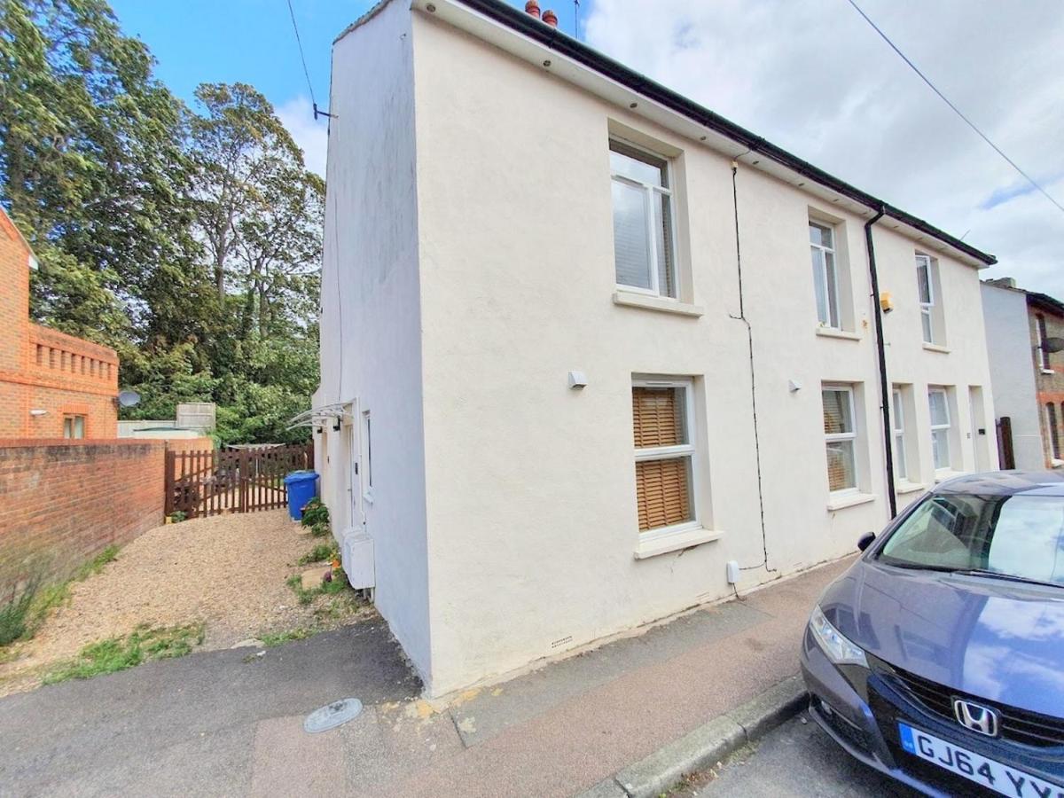 Bassett Flat With 2 Bedrooms And Superfast Wi-Fi Sittingbourne Buitenkant foto