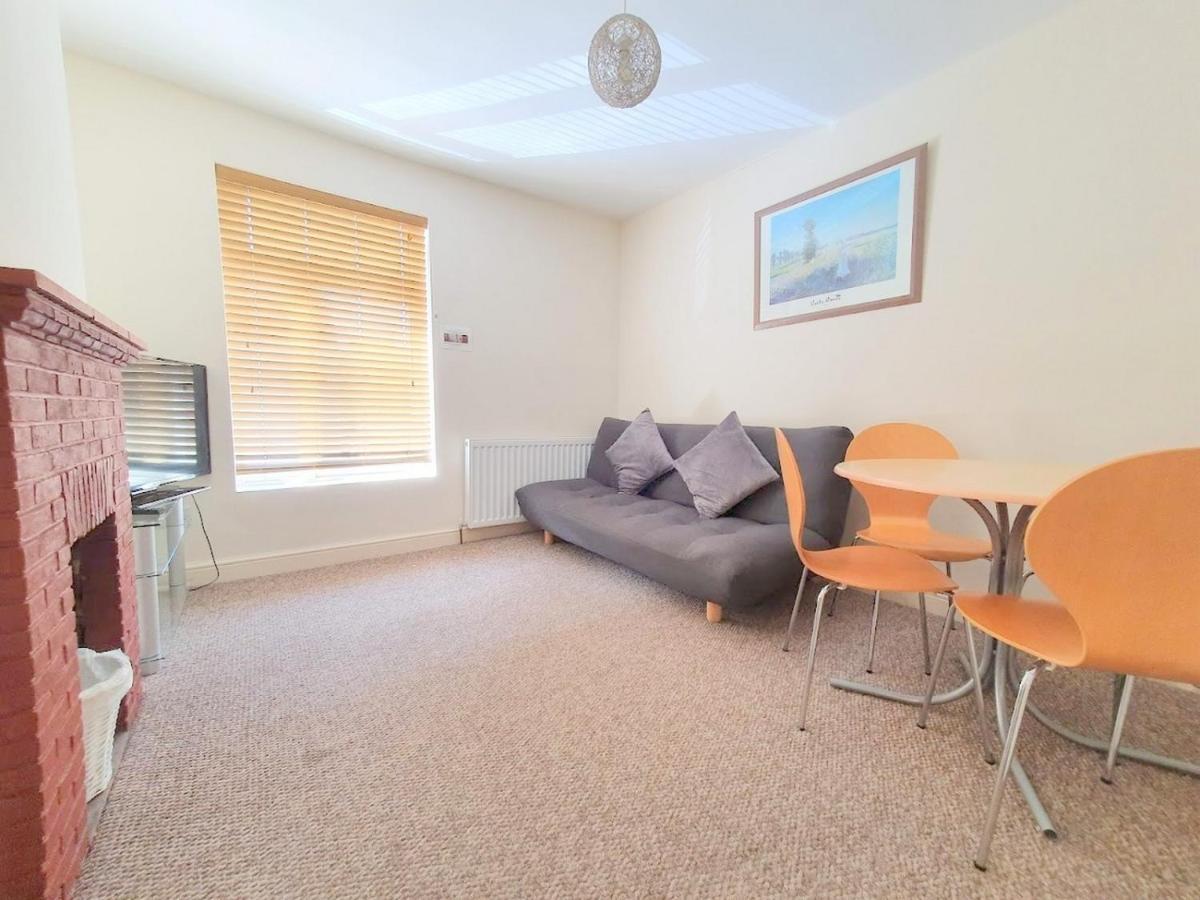 Bassett Flat With 2 Bedrooms And Superfast Wi-Fi Sittingbourne Buitenkant foto